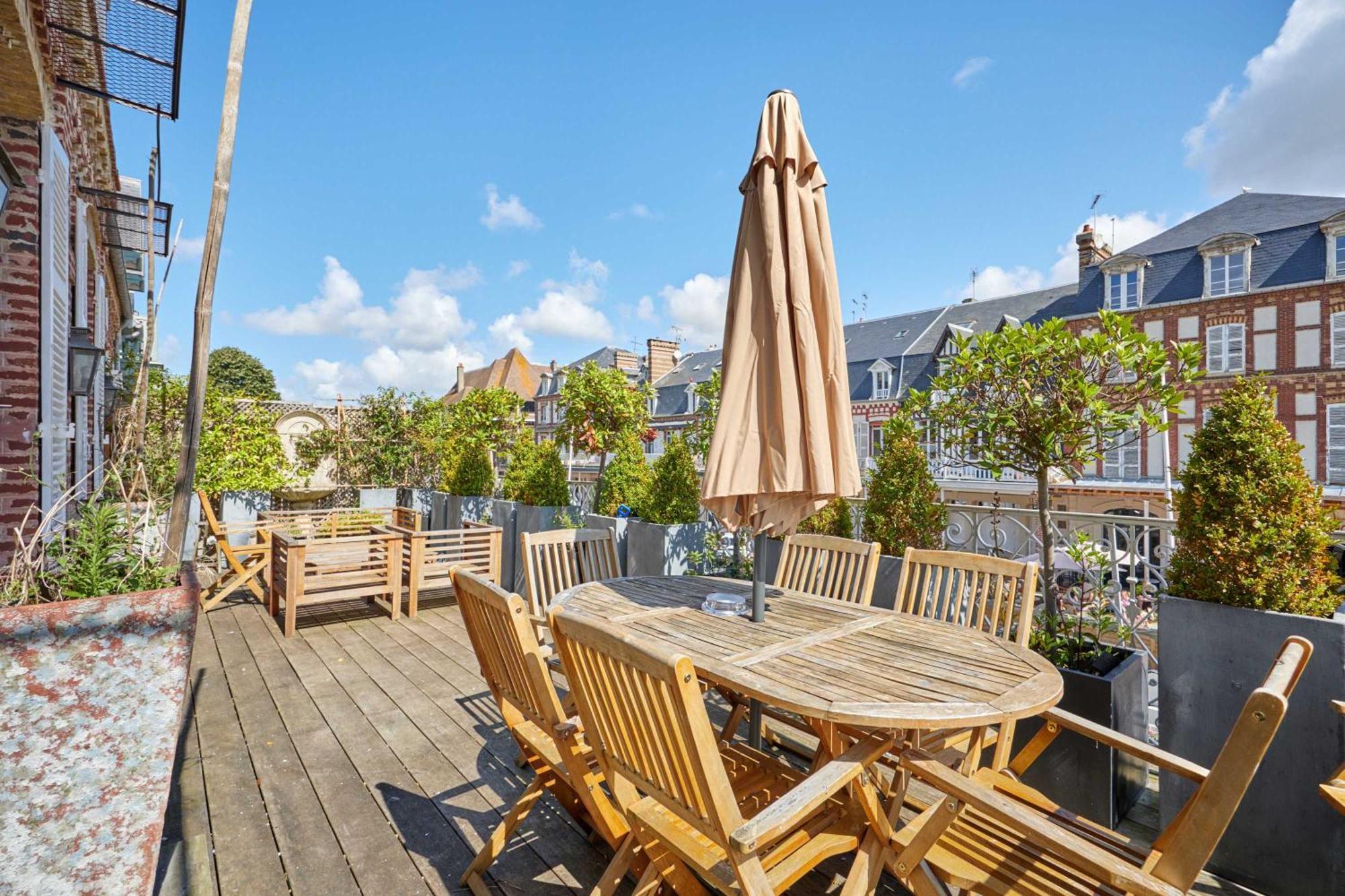 Luxurious 4 Bedroom Duplex, 200M From Place Morny Deauville Buitenkant foto